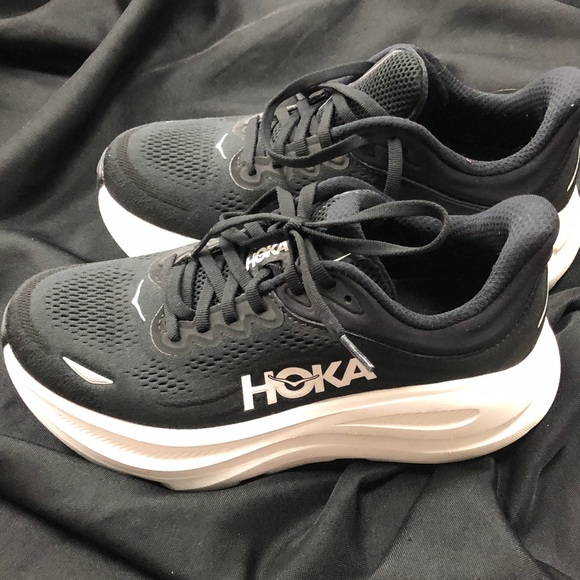 Hoka Shoes - Women’s Sz 7D Black & White Bondi 9 Hoka Sneakers